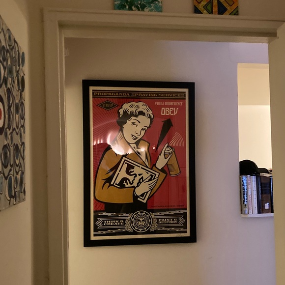 Shepard Fairey x OBEY Stay Up Girl signed print 🌹 - Picture 5 of 6